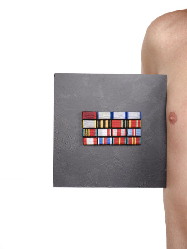 EmptyName%202.1_Korr_Ret_Ecke_FarbeBlumenkleid_AtelierHellerDruck1GelbSättigungReduziertPerfektXXX